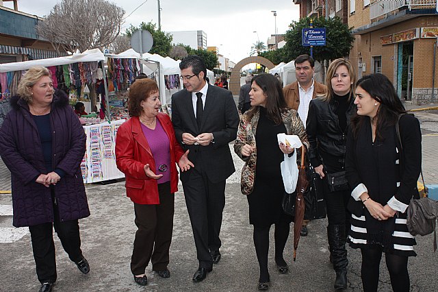 Mercadillo artesanal en Roldán, organizado por la Asociación para la Defensa de la Mujer, Consumidores y Usuarios de Roldán - 1, Foto 1