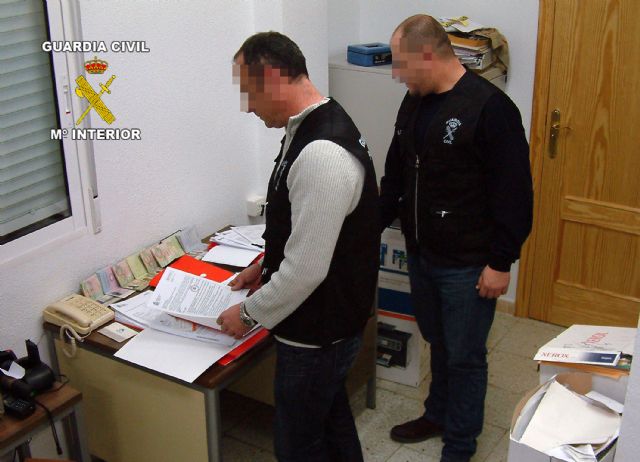 Detenidas tres personas por la comisin de estafas, falsificaciones documentales y asociacin ilcita, Foto 1