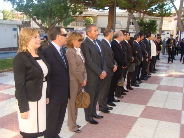 La alcaldesa apela a la unidad en torno a la Constitución, guía y referencia para afrontar la crisis - 3, Foto 3