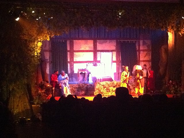 Más de 500 personas asisten a las dos sesiones de teatro infantil Caperucita Roja, Foto 2