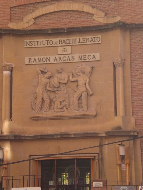 El PSOE propone que se conserven los detalles escultóricos de la fachada del IES Ramón Arcas - 2, Foto 2