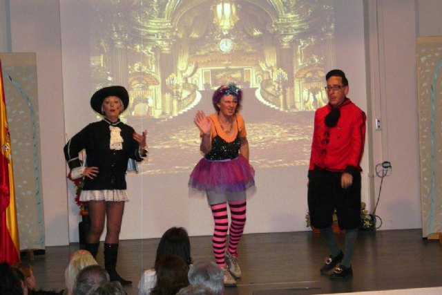 El primer pantomime inglés en la historia de San Pedro fue presentado por el grupo de teatro de ADAPT (Asociación de Angloparlantes) los días 1, 3 y 4 de diciembre en la Casa de Cultura - 3, Foto 3