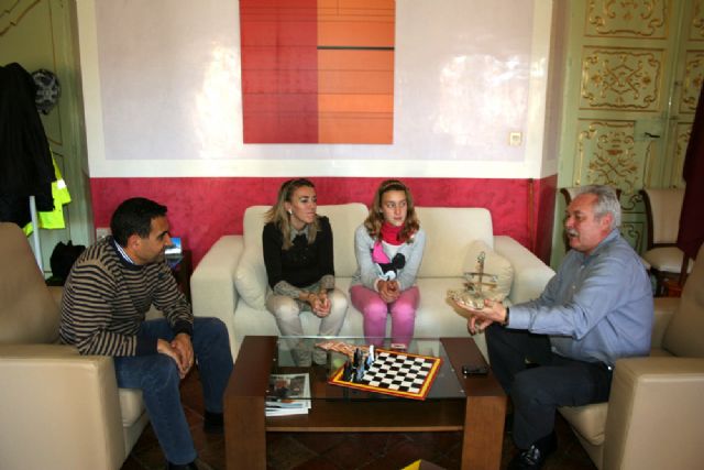 La ganadora del concurso '¿Qué es un Rey para ti?', recibida en el Ayuntamiento - 1, Foto 1