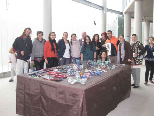 El vidrio toma forma en manos de los alumnos de la ADLE - 2, Foto 2