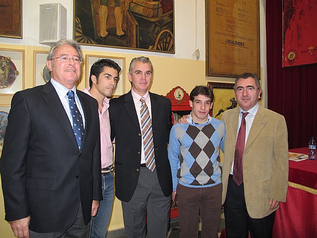 Campos apoya a los jóvenes talentos del toreo que se citan en la octava edición del ´Certamen de Novilladas Manuel Cascales Hilla´ - 1, Foto 1