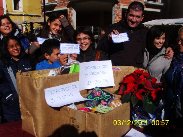 El Zacatín regala cestas de navidad con productos artesanales locales entre el público asistente - 1, Foto 1