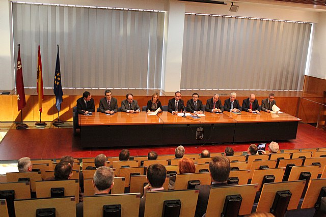 La Comunidad presenta un Plan de Pagos que permitirá solventar su deuda comercial con el 95 por ciento de los proveedores en 2012 - 1, Foto 1