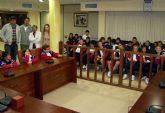 Los escolares de guilas visitan el Ayuntamiento con motivo del Da de la Constitucin