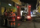 Un incendio en la C/Martnez Parra de guilas moviliza a Cruz Roja, Bomberos, Polica Local y Guardia Civil de la ciudad