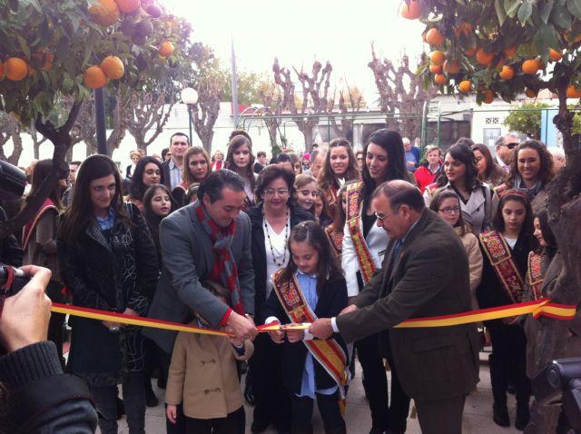 Rafael Gómez y Alicia Barquero participan en la inauguración del belén de la Federación de Peñas Huertanas - 1, Foto 1