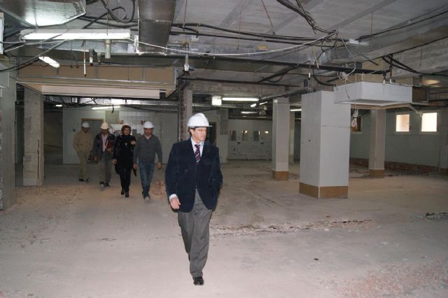 24 parados lorquinos trabajan en las obras de modernización del Complejo Deportivo Europa, que el Ayuntamiento de Lorca inició hace un mes - 1, Foto 1