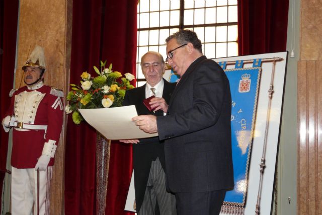 El Alcalde de Molina de Segura recibe la Distinción de Honor de la Real Academia de Medicina y Cirugía de Murcia - 1, Foto 1