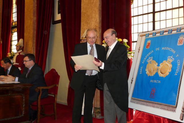 El Alcalde de Molina de Segura recibe la Distinción de Honor de la Real Academia de Medicina y Cirugía de Murcia - 3, Foto 3