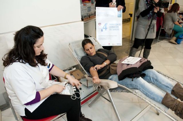 Colas para participar en el IV Maratón de Donación de Sangre - 1, Foto 1