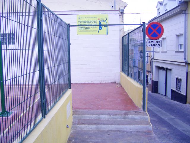 El PSOE de Yecla pide se solucionen los ruidos de la pista deportiva de la calle San Cristóbal - 2, Foto 2