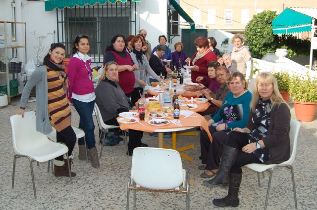 Los voluntarios torreños, de comida navideña de convivencia - 1, Foto 1