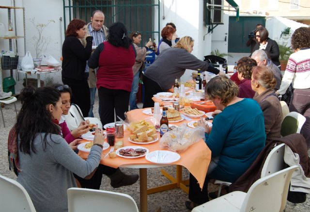 Los voluntarios torreños, de comida navideña de convivencia - 2, Foto 2