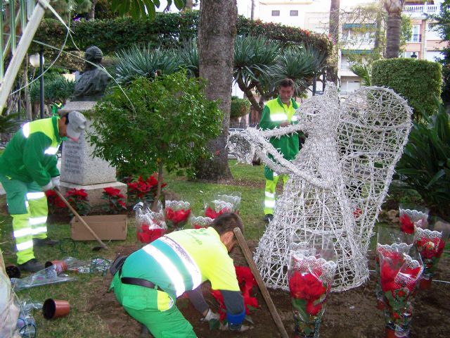Un millar de 'Flores de Pascua' comienzan hoy a plantarse en los jardines de Águilas - 1, Foto 1