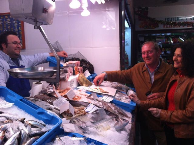 El Ayuntamiento revisa las plazas y mercados para controlar el estado de los alimentos típicos - 1, Foto 1