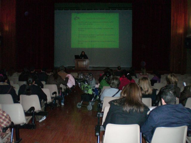 More than fifty people participated in the talk "Playing to be equal. Coeducation", Foto 2