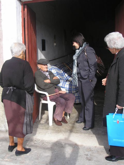 Autoridades municipales y Salus Infirmorum visitan el domicilio de varias personas mayores del municipio, Foto 2