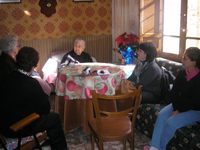 Autoridades municipales y Salus Infirmorum visitan el domicilio de varias personas mayores del municipio, Foto 3