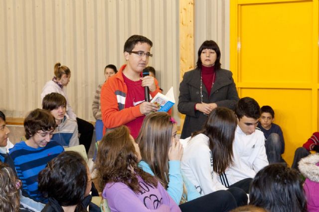 Begoña Oro conciencia sobre el valor de la intimidad a los lectores del Premio Mandarache y Hache - 2, Foto 2