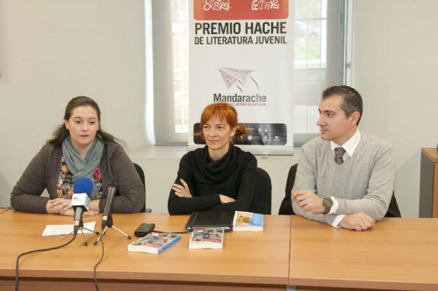 Begoña Oro conciencia sobre el valor de la intimidad a los lectores del Premio Mandarache y Hache - 4, Foto 4
