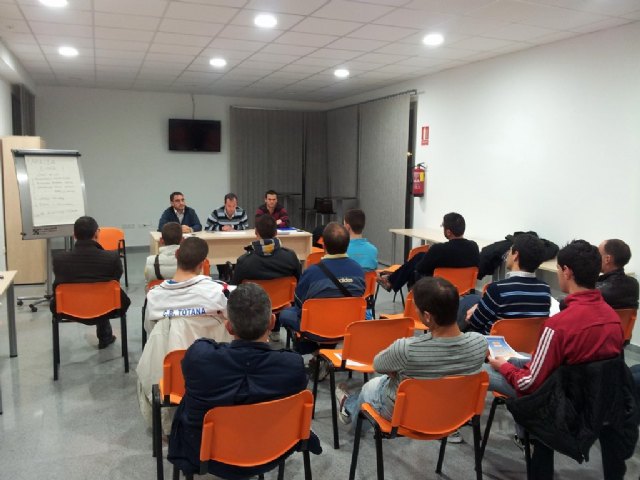 Celebrada la Asamblea General Extraordinaria de socios CAT Totana, Foto 1