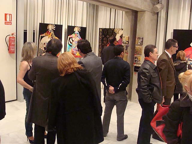 El Aula Cultural de Cajamurcia acoge la exposición Fe-Meninas Go Shopping de Carmen Casanova - 1, Foto 1