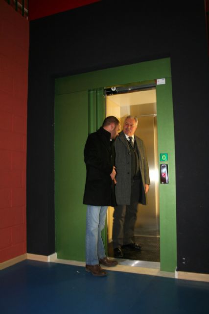 Se instala un ascensor en el Pabellón Municipal - 1, Foto 1