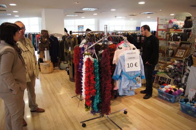 Ms de una quincena de comerciantes de Totana participan en la Feria Outlet que se desarrolla este fin de semana en el hotel de Camposol, Foto 2