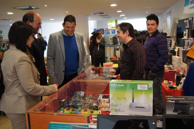 Ms de una quincena de comerciantes de Totana participan en la Feria Outlet que se desarrolla este fin de semana en el hotel de Camposol, Foto 3
