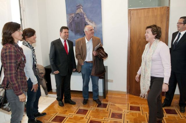 Las regatistas Lucía y Fátima Reyes recibidas en la Alcaldía tras su vuelta a casa - 3, Foto 3