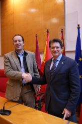 El Alcalde de Lorca recibe una ayuda solidaria de 5.000 € por parte del Partido Popular del municipio