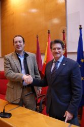 El Alcalde de Lorca recibe una ayuda solidaria de 5.000 € por parte del Partido Popular del municipio