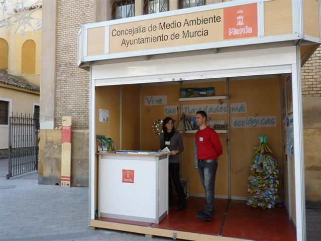 Medio Ambiente instala en la Plaza de Santo Domingo una caseta informativa cargada de propuestas y consejos ecológicos para Navidad - 1, Foto 1