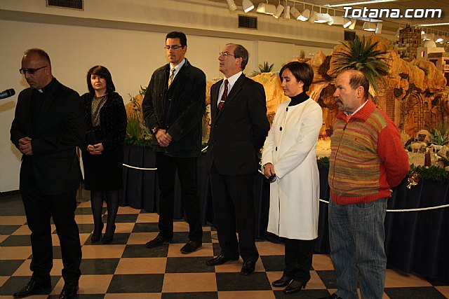 Autoridades municipales inauguran el Beln Municipal, formado por ms de 400 figuras - 10
