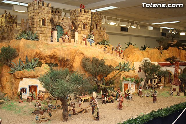 Autoridades municipales inauguran el Beln Municipal, formado por ms de 400 figuras - 15
