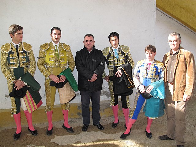 Campos anima a los novilleros que han participado en la final de la octava edición del Certamen ´Manuel Cascales Hilla´ - 1, Foto 1