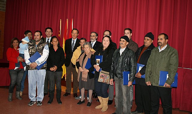 La Comunidad Autónoma entrega siete viviendas rehabilitadas en la pedanía de Corvera - 1, Foto 1