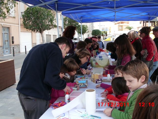 Los niños fabricaron sus adornos navideños con materiales reciclados - 1, Foto 1