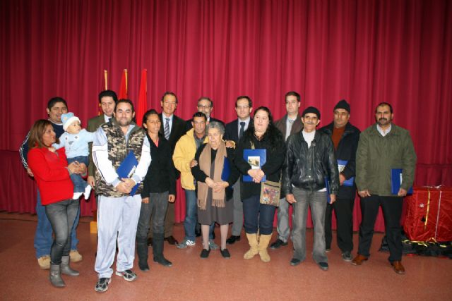 Siete familias estrenan casa en Corvera tras la rehabilitación de unas viviendas abandonadas hace 24 años - 3, Foto 3