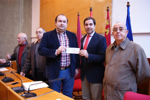 El Club Taurino de Lorca dona a la Mesa Solidaria del Ayuntamiento los 10.000 euros logrados con el festival que celebró el 30 de octubre - 1, Foto 1
