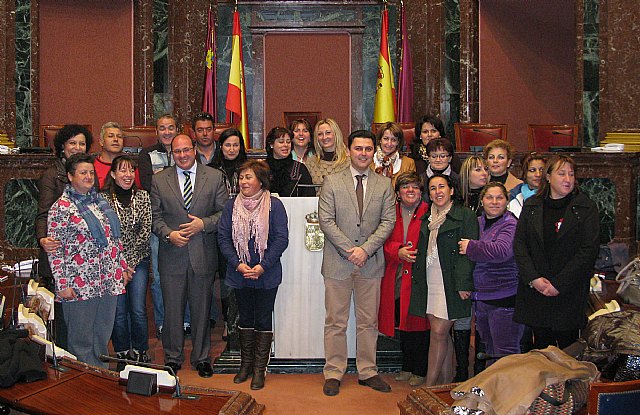 Alumnos y monitores del Taller de Empleo de Puerto Lumbreras visitan la Asamblea Regional - 1, Foto 1