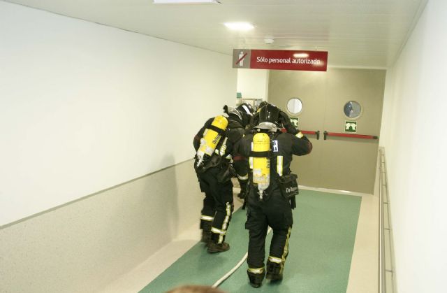 El hospital de Santa Lucía se pone a prueba de incendios - 2, Foto 2