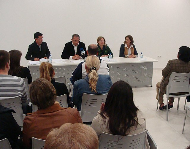 Más de 80 alumnos realizan cursos de informática, idiomas, comercio y atención a la dependencia - 1, Foto 1