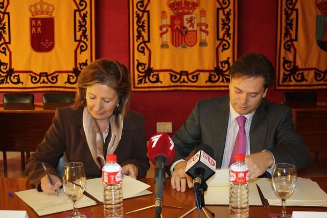 Firma de Convenio para la prestación del Servicio de Centro de Día por el Ayuntamiento de Bullas en colaboración con el IMAS - 1, Foto 1