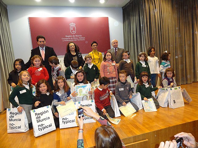 Obras Públicas premia a cuatro alumnos del CEIP LUIS PEREZ RUEDA, Foto 1