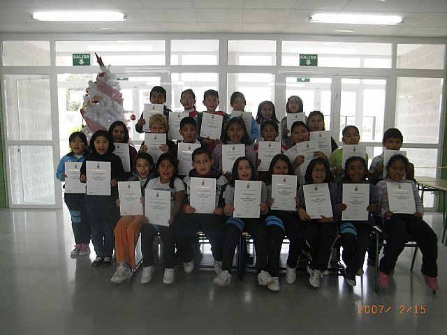 Entrega de certificados de Trinity College a los alumnos del CEIP Luis Perez Eueda, Foto 2